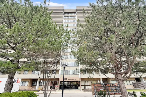 1300 Mississauga Valley BLVD #202, Mississauga, ON L5A 3S9