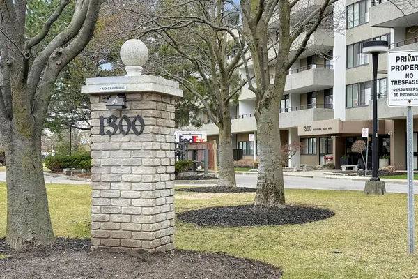 1300 Mississauga Valley BLVD #202, Mississauga, ON L5A 3S9
