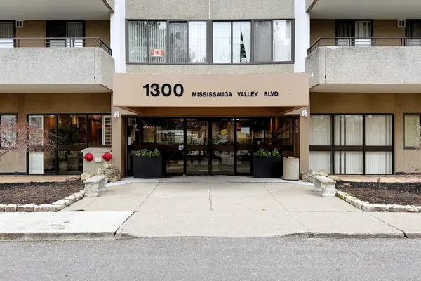 1300 Mississauga Valley BLVD #202, Mississauga, ON L5A 3S9