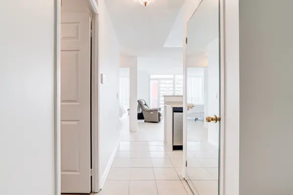 15 Michael Power PL #PH06, Toronto W08, ON M9A 5G4