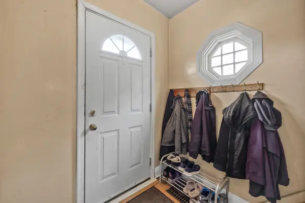 15 Cliff ST, Toronto W03, ON M6N 4L7