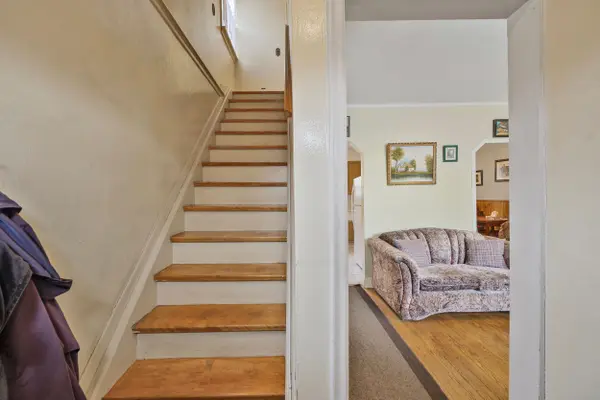 15 Cliff ST, Toronto W03, ON M6N 4L7