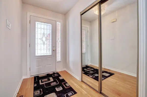 4556 Wainscot DR, Mississauga, ON L5V 1C7