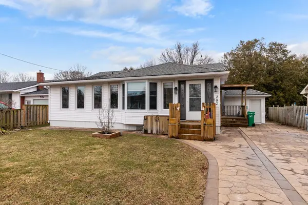 202 Bennett ST W, Goderich, ON N7A 1X8