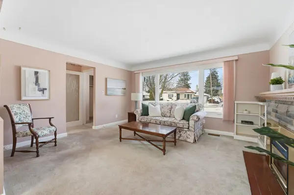 42 Gilbert AVE, Hamilton, ON L9G 1R4