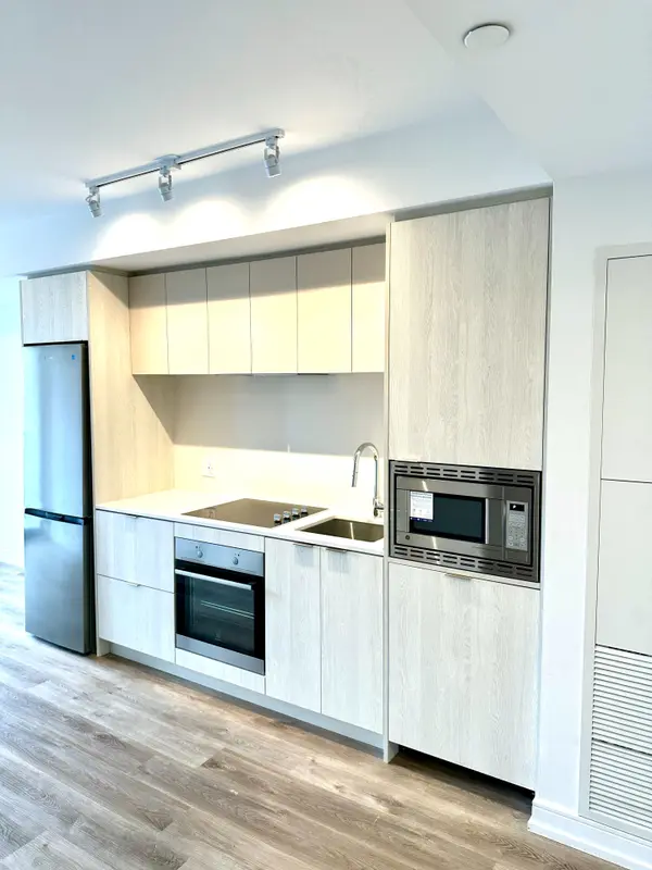 1 Jarvis ST #328, Hamilton, ON L8R 3J2