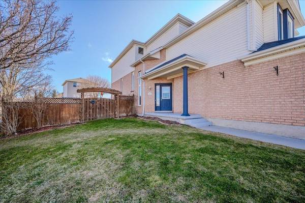 11 Acorn WAY W, Cambridge, ON N1R 8M3