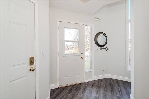 11 Acorn WAY W, Cambridge, ON N1R 8M3