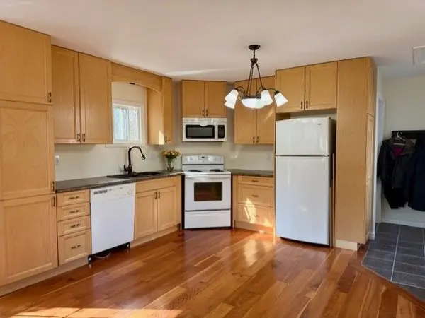 23 Colbourne ST W, Selwyn, ON K0L 2H0