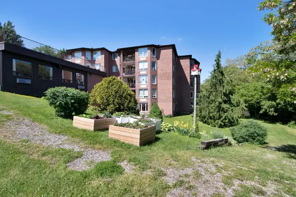 22 St Andrew ST N #502, St. Marys, ON N4X 1C5