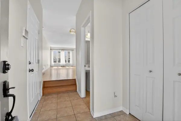 1008 Klondike RD N, Kanata, ON K2K 0C3