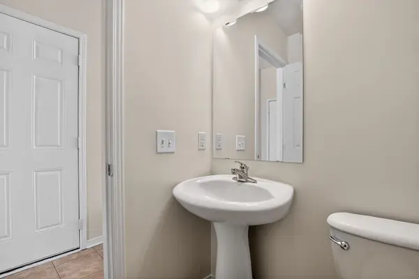 1008 Klondike RD N, Kanata, ON K2K 0C3