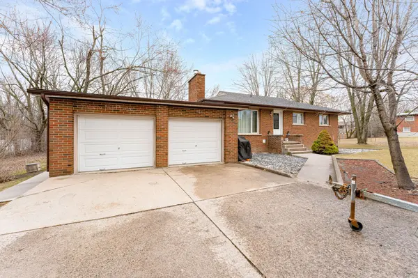34 Dalgleish AVE, Kingston, ON K7L 5H6