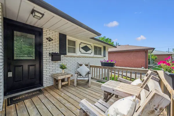 24 Julia DR, Guelph, ON N1H 5W1