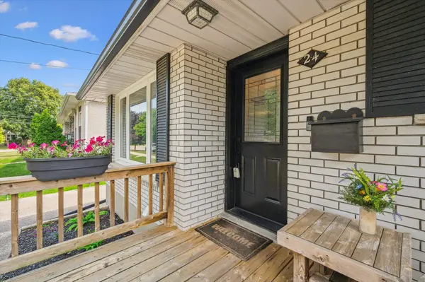 24 Julia DR, Guelph, ON N1H 5W1