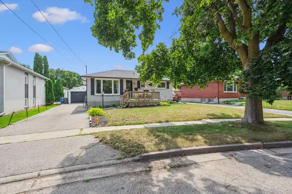 24 Julia DR, Guelph, ON N1H 5W1