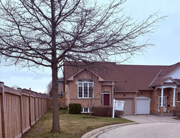 10 Davidson BLVD #1, Hamilton, ON L9H 7N9