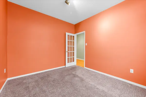 10 Davidson BLVD #1, Hamilton, ON L9H 7N9