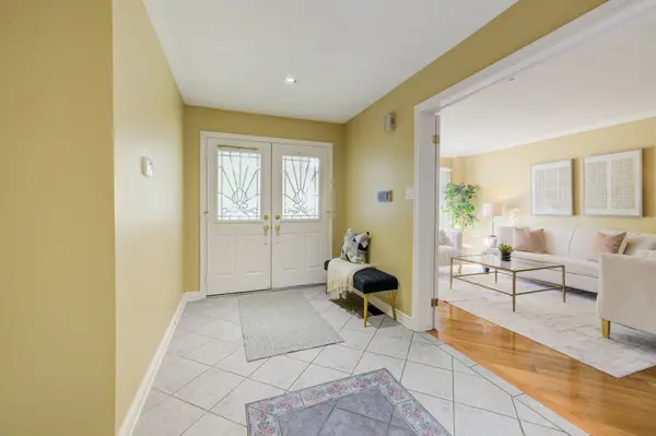 466 Dicenzo DR, Hamilton, ON L9B 2C4