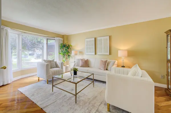 466 Dicenzo DR, Hamilton, ON L9B 2C4