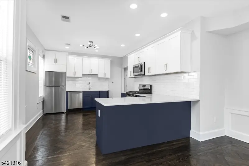 25 Waldo Ave, Bloomfield Twp., NJ 07003