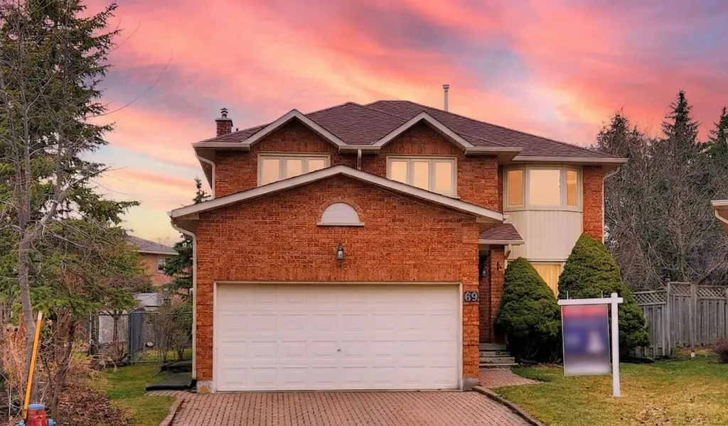 69 Dunbarton CT, Richmond Hill, ON L4C 8E9