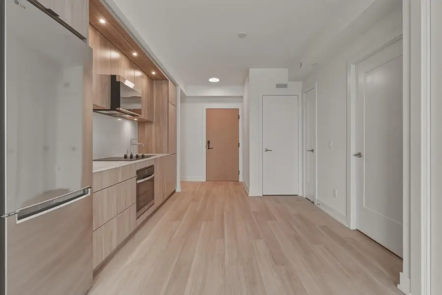 25 Cordova AVE #1402, Toronto W08, ON M9A 0E5