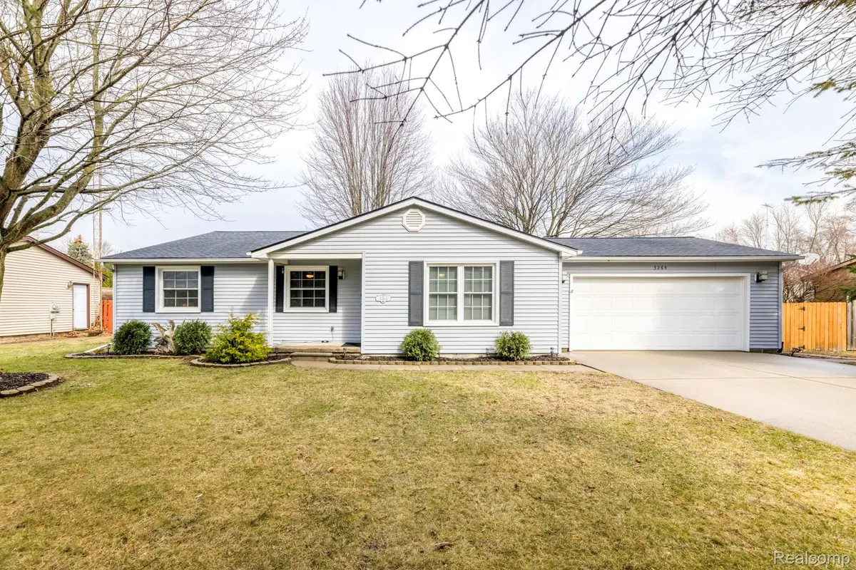 3264 Lake DR, Fort Gratiot Charter Township, MI 48059