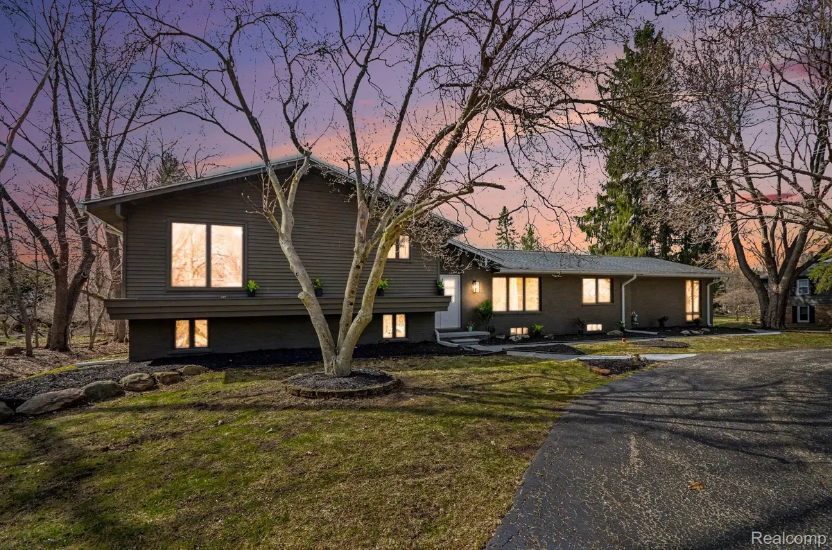 7250 Cedarcroft LN, West Bloomfield Charter Township, MI 48322