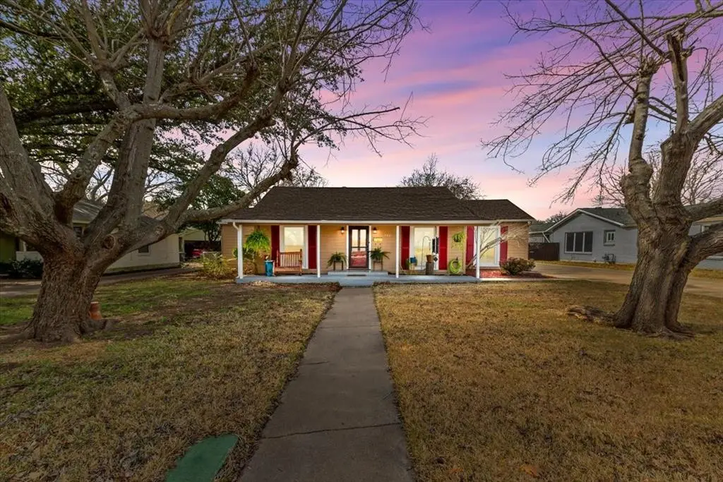 502 Bellevue Drive, Cleburne, TX 76033