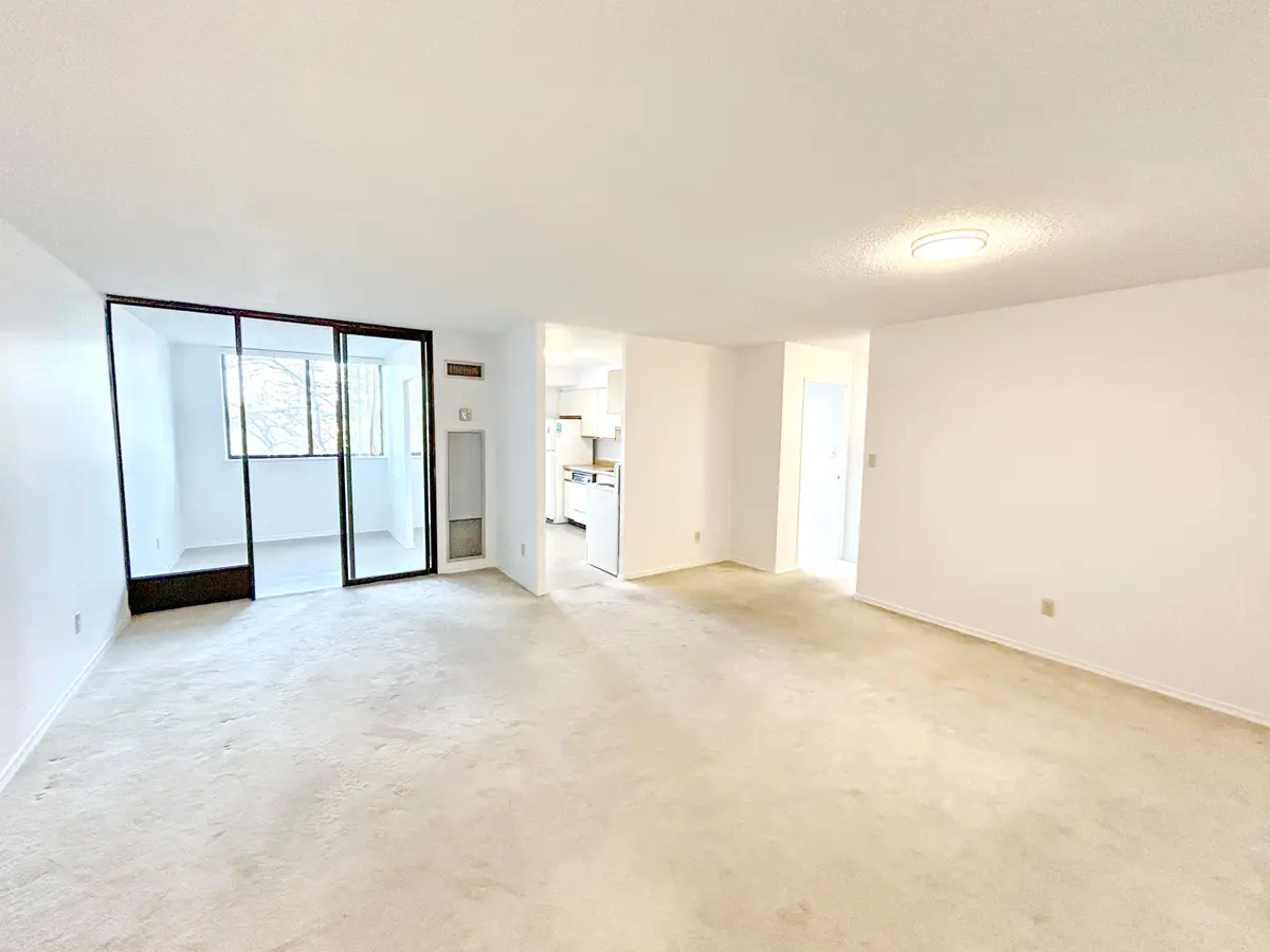 25 Bamburgh CIR #330, Toronto E05, ON M1W 3W2