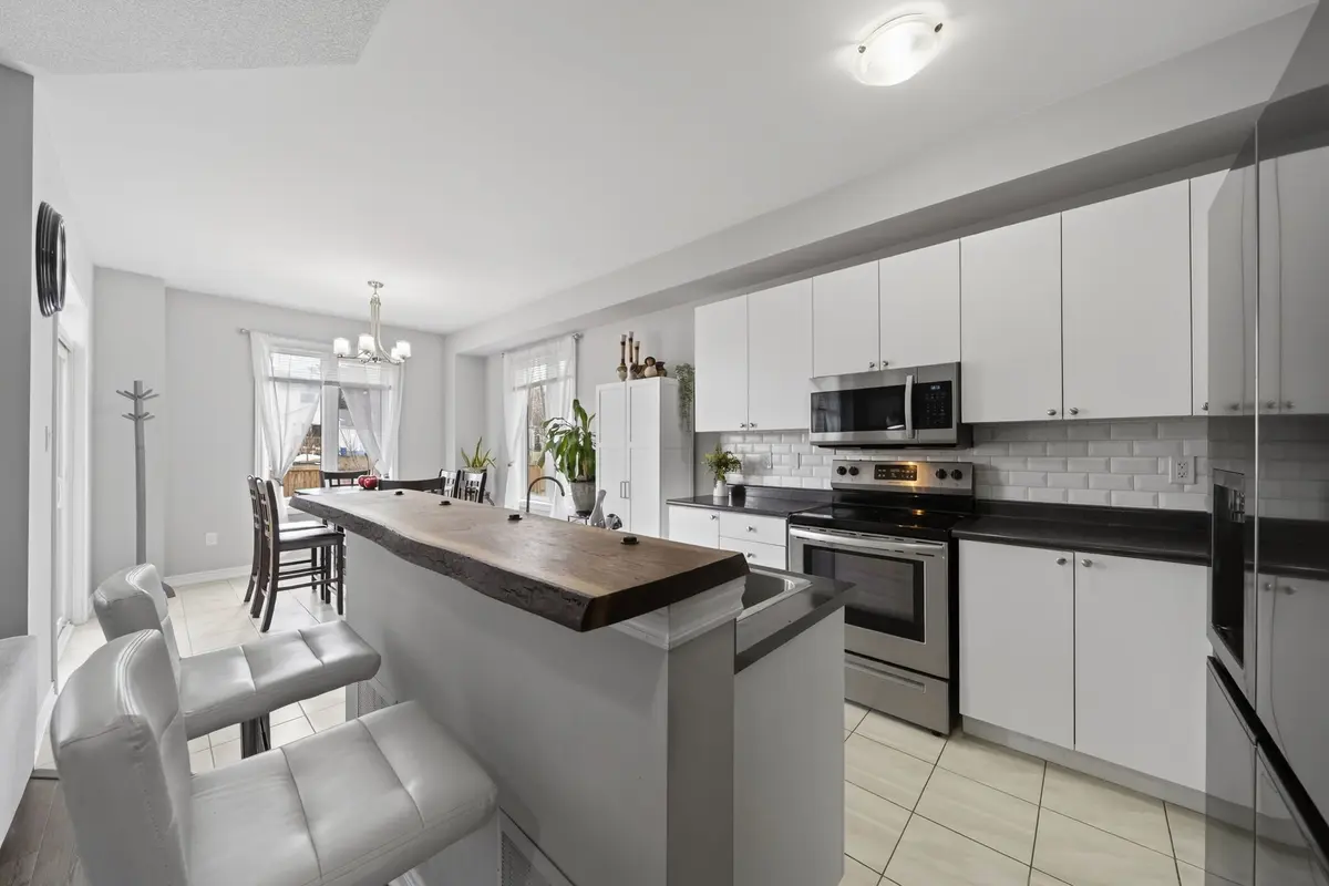 37 Greenwood DR, Essa, ON L3W 0N5