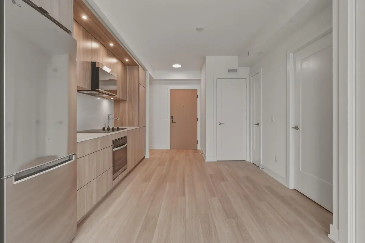 25 Cordova AVE #1402, Toronto W08, ON M9A 0E5