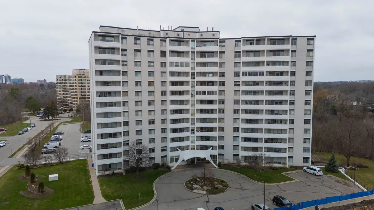 15 Towering Heights BLVD N #708, St. Catharines, ON L2T 3G7