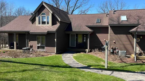 102 Walnut Hill Drive, Galena, IL 61036