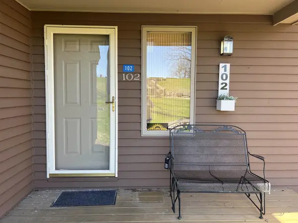 102 Walnut Hill Drive, Galena, IL 61036