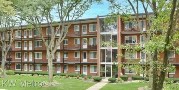 2925 W 13 Mile RD #405, Royal Oak, MI 48073