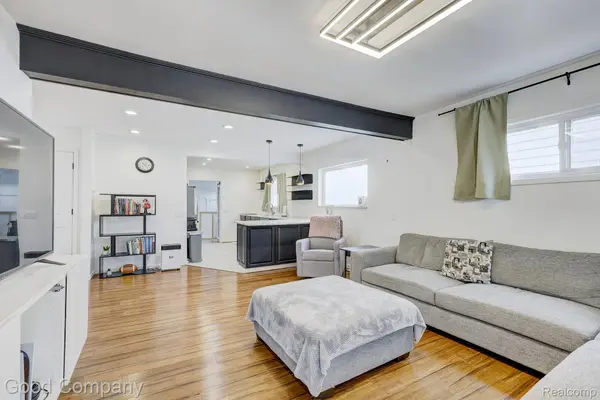 564 E Lewiston AVE, Ferndale, MI 48220