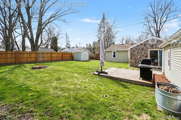 16485 Jennings RD, Fenton, MI 48430