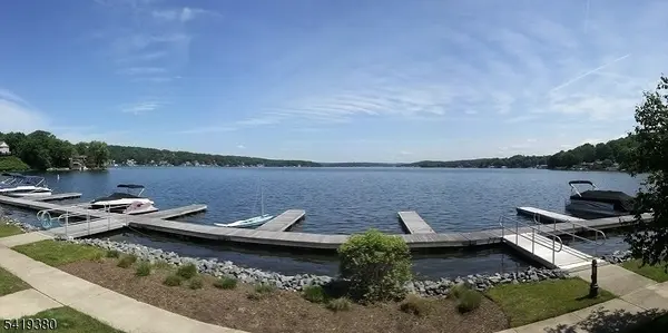 39 Lakeshore Dr,  Mount Arlington Boro,  NJ 07856