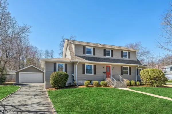 93 Carlton Ave, Hohokus Boro, NJ 07423