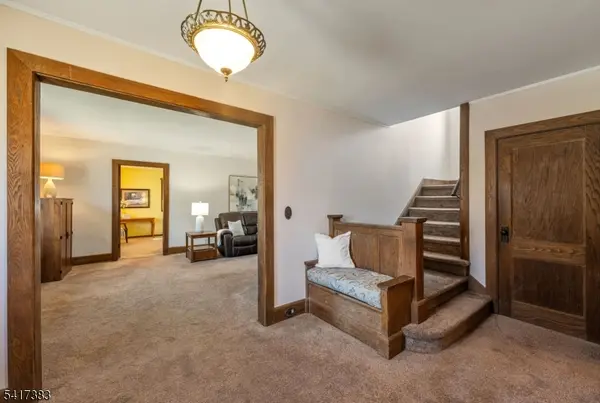 93 Carlton Ave, Hohokus Boro, NJ 07423