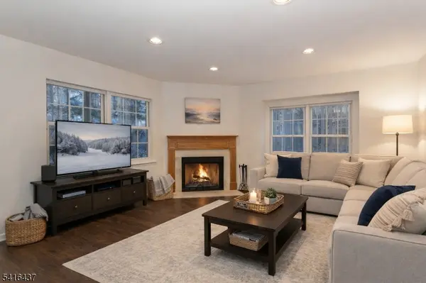 23 Primrose Ln, Mount Arlington Boro, NJ 07856