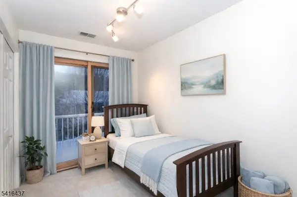 23 Primrose Ln, Mount Arlington Boro, NJ 07856