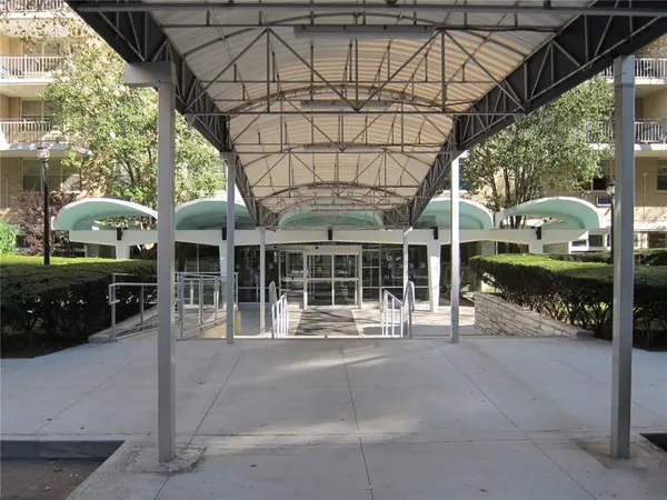 35 Seacoast TER #18F, Brooklyn, NY 11235