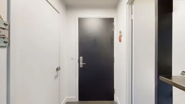 8 Eglinton AVE E #2701, Toronto C10, ON M4P 0C1