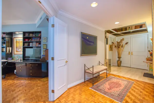 342 Spadina RD #201, Toronto C03, ON M5P 2V4