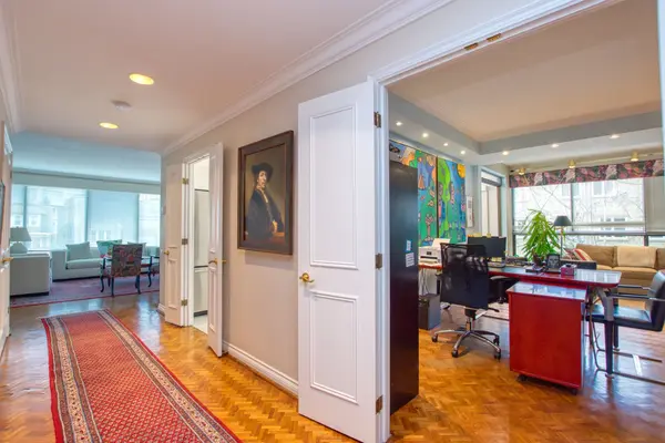 342 Spadina RD #201, Toronto C03, ON M5P 2V4