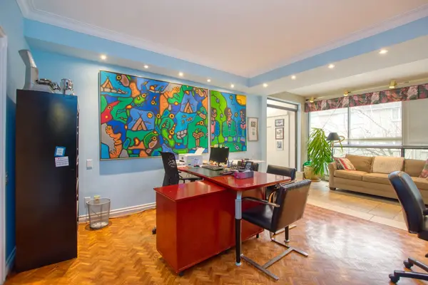 342 Spadina RD #201, Toronto C03, ON M5P 2V4