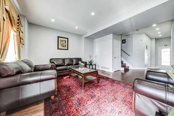 130 Bayly ST W, Ajax, ON L1S 0C3